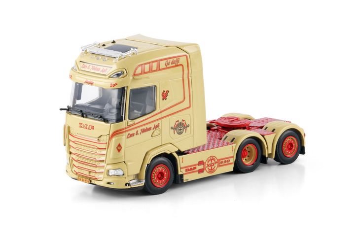 lars-e-nielsen-daf-xg-6x2-tag-axle