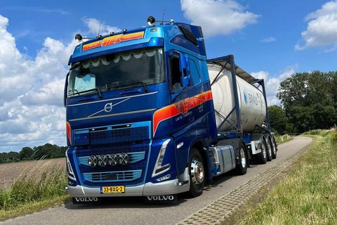 l-van-tiel-volvo-fh5-globetrotter-4x2