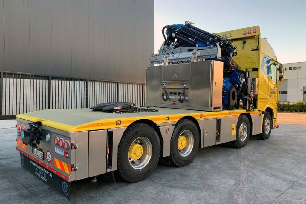 mct-craning-volvo-fh5-globetrotter-8x4 (2)