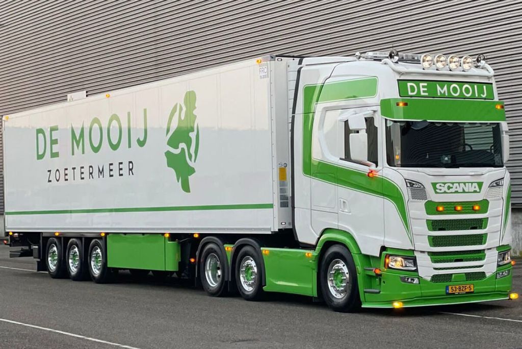 de-mooij-scania-s-highline-cs20h-6x2-tw
