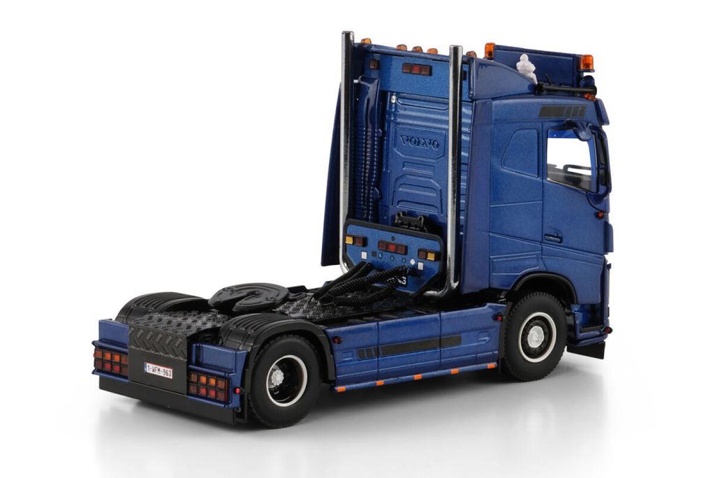 lippens-volvo-fh4-sleeper-cab-4x2 (1)