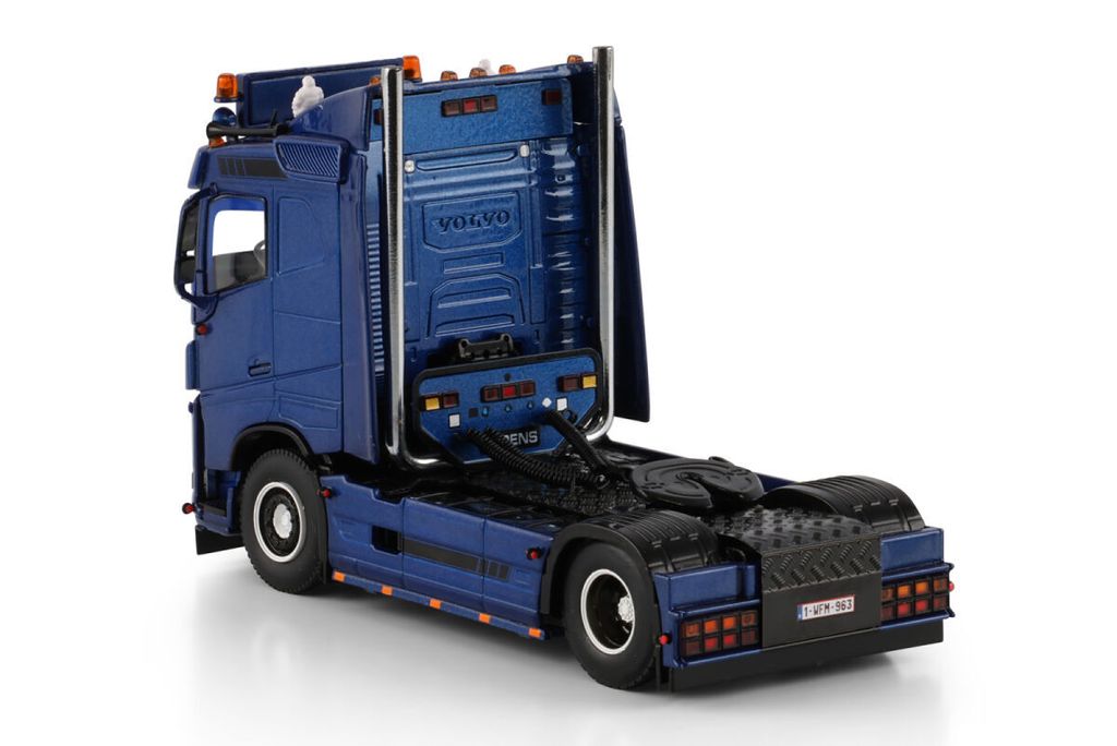 lippens-volvo-fh4-sleeper-cab-4x2 (2)
