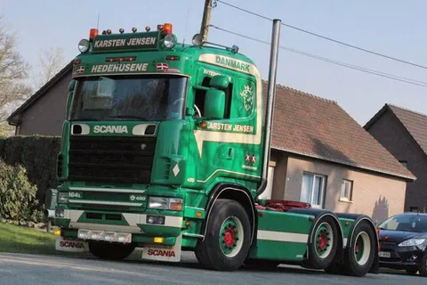 karsten-jensen-scania-4-series-flat-roo