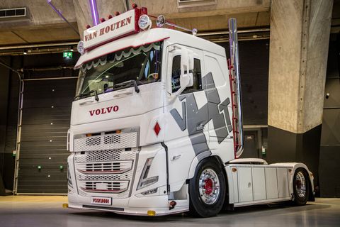 van-houten-volvo-fh5-sleeper-cab-4x2