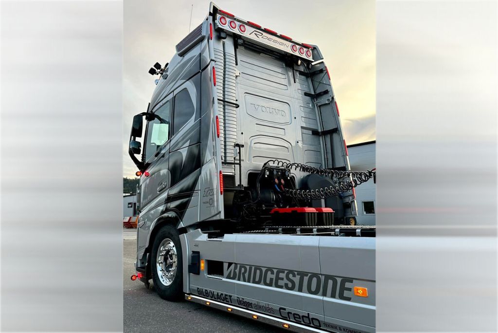 tank-cargo-volvo-fh5-globetrotter-xl-6x (1)