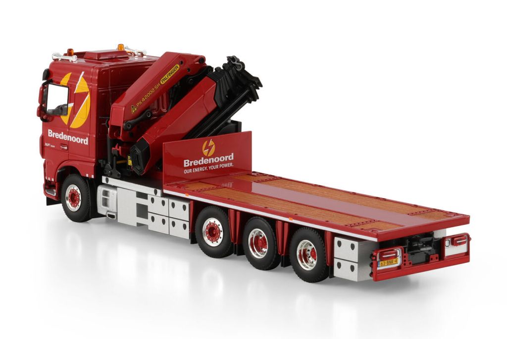 bredenoord-daf-xf-space-cab-my2017-8x2 (2)