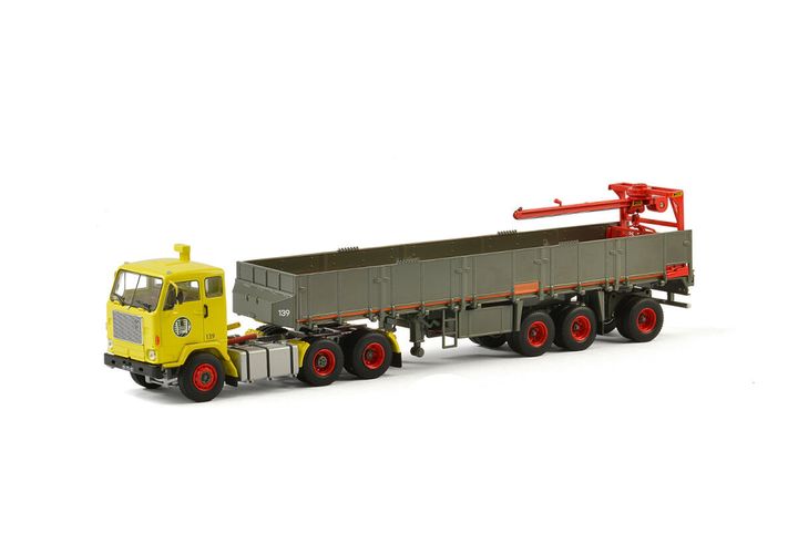 haukes-volvo-f88-4x2-classic-brick-trai