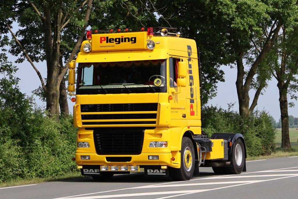 pleging-daf-xf95-space-cab-4x2-semi-low (1)