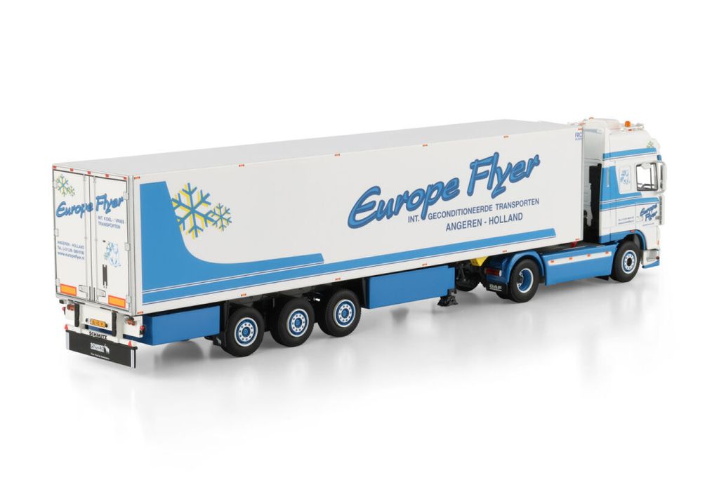 europe-flyer-daf-95xf-super-space-cab-4 (1)