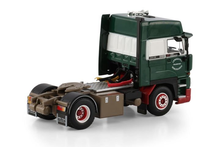 lewiszong-transport-daf-3300-space-cab (1)