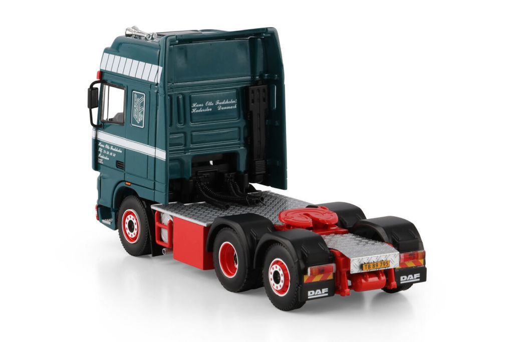 fredsholm-daf-95xf-super-space-cab-6x2 (2)