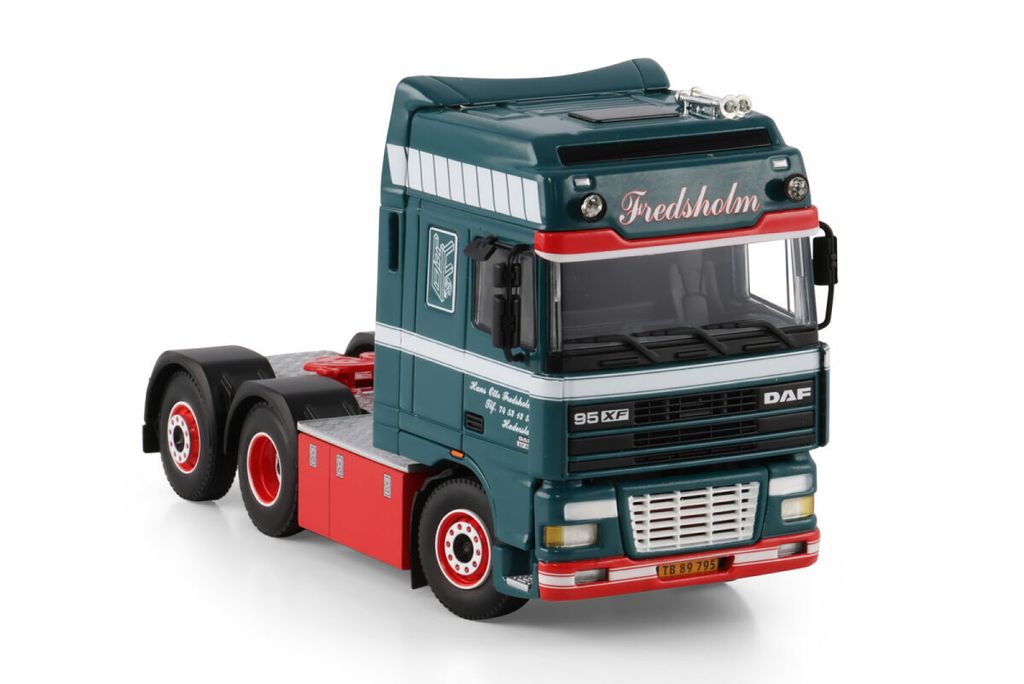 fredsholm-daf-95xf-super-space-cab-6x2 (3)