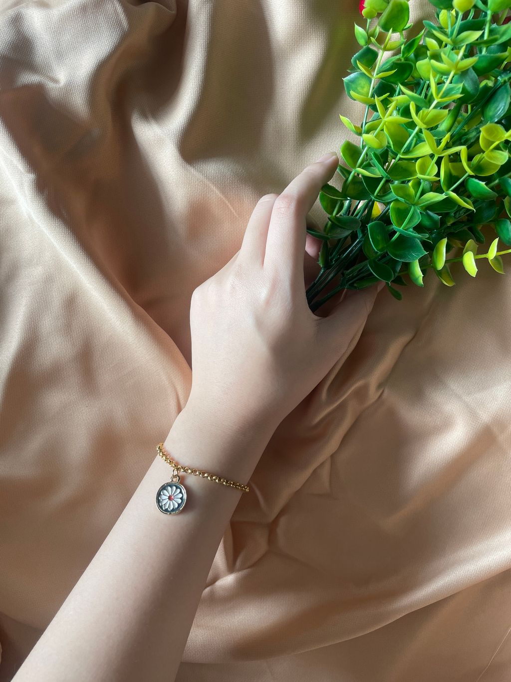 EF985AC7-61DA-46F8-864E-3E3F44A56D12