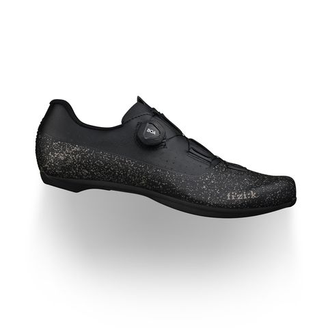 tempo-overcurve-r4-les-classiques-1_side_road-cycling-shoes-cobbles-ride