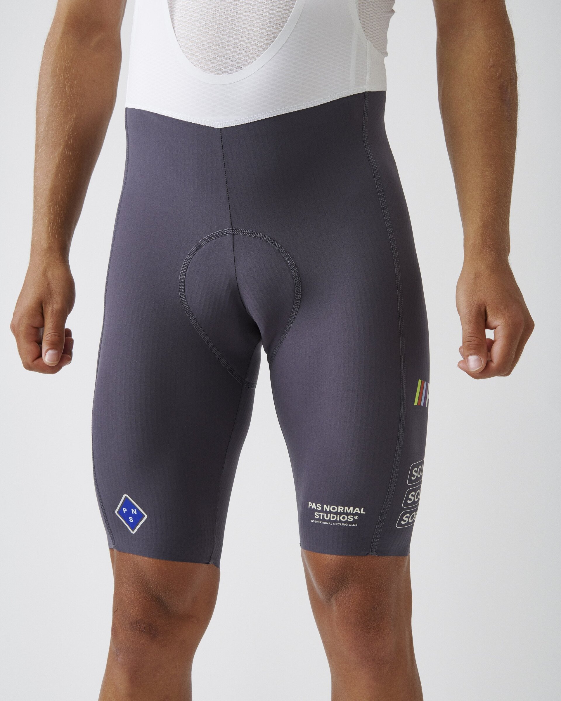 PNS SOLITUDE LOGO BIB - MEN - DEEP GREY – Cyclevio PNS SOLITUDE LOGO BIB - MEN - DEEP GREY – Cyclevio