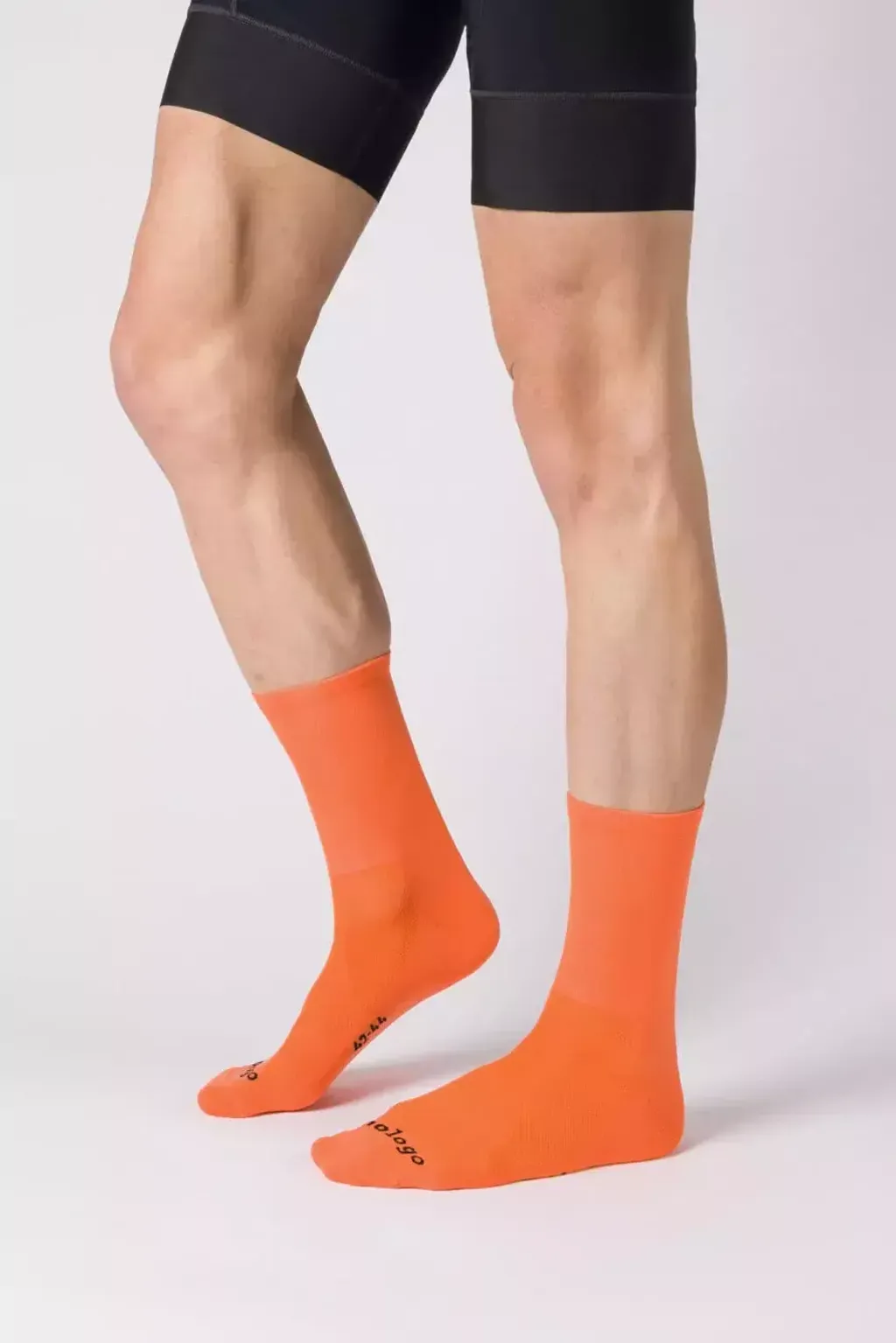 nologo_classic_orange_cycling_socks-892x1337.jpg