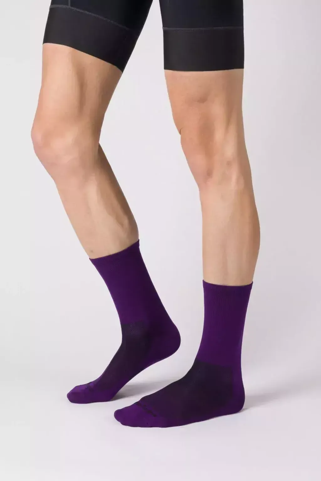 nologo_classic_purple_cycling_socks-892x1337.jpg