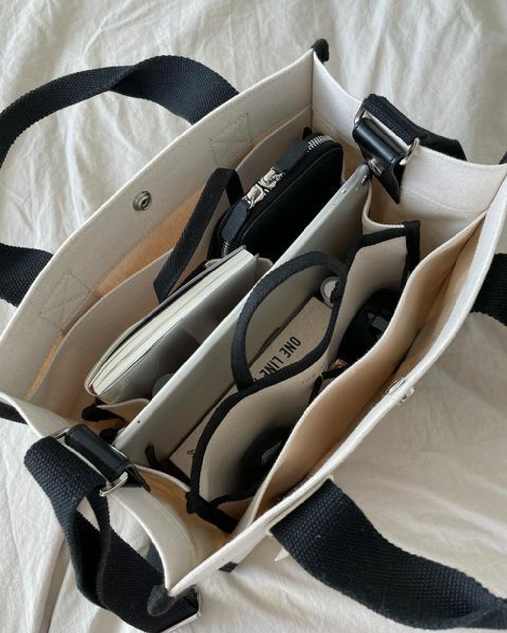 ● THE ALLY ● 日本未入荷! Luna Bag + Inner Bag set THE ALLY Luna Bag with Inner Bag – Belle Korea