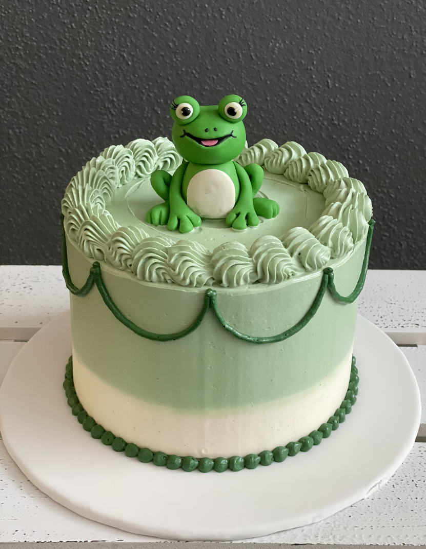 Pond cake with marzipan frog – License Images – 366050 ❘ StockFood