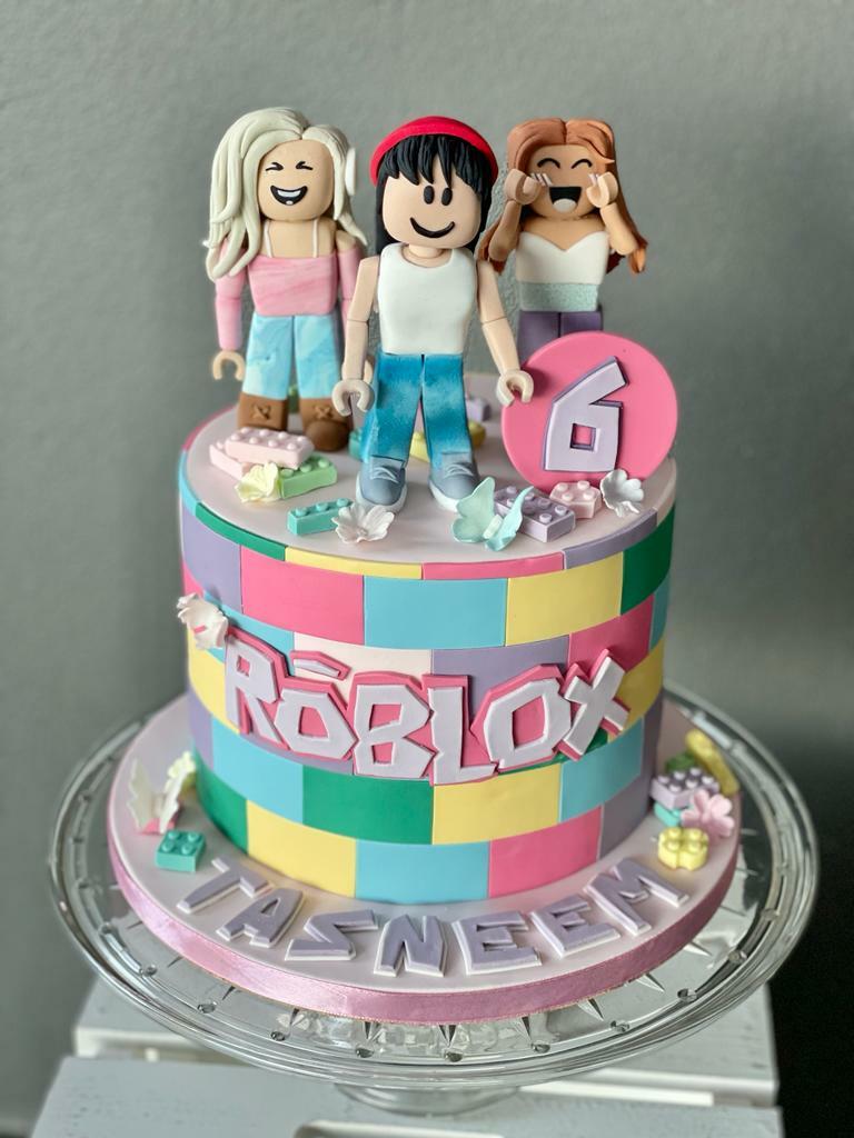 Pink Roblox Cake - dreamydelightsbysidra.com