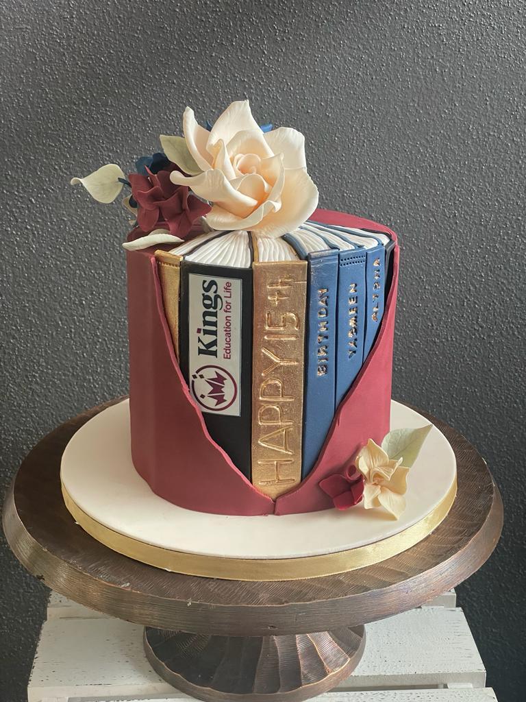 Book lover's cake 📚 📖 . #ashascakery #harrypotterfan #bookworm  #bookwormcake #harrowcakes #harrowcelebrationcakes #londoncakes  #londonbirthdaycakes... | By Asha's CakeryFacebook