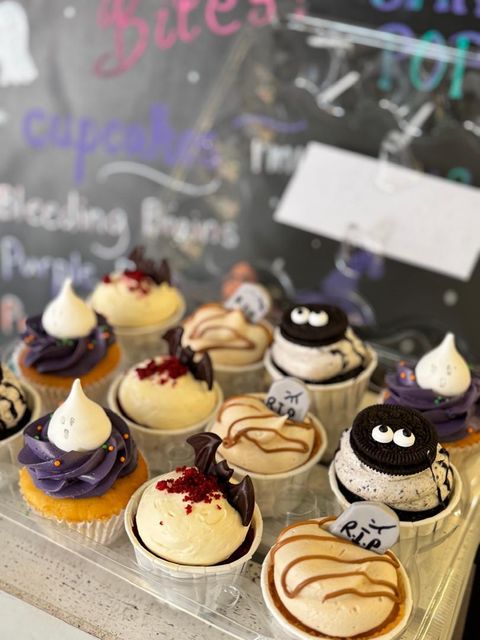 12pc Halloween cupcakes 2025