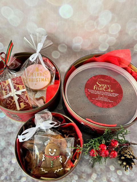 Contents Santa's Tins 2