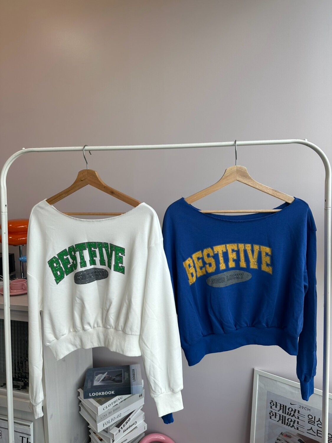 LINE_ALBUM_美式字母刺繡短版大學T_261020_4