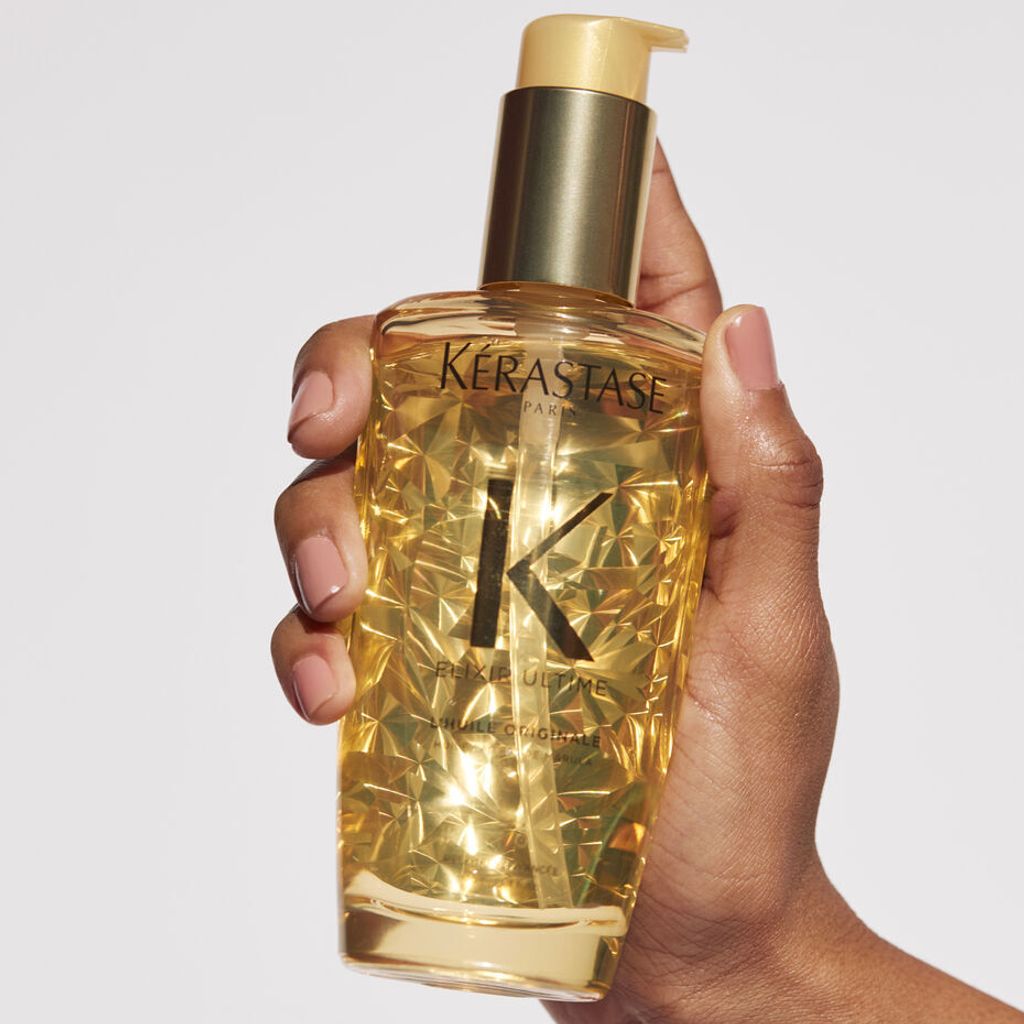 kerastase-elixir-ultime-lhuile-original-hair-oil-in-hand