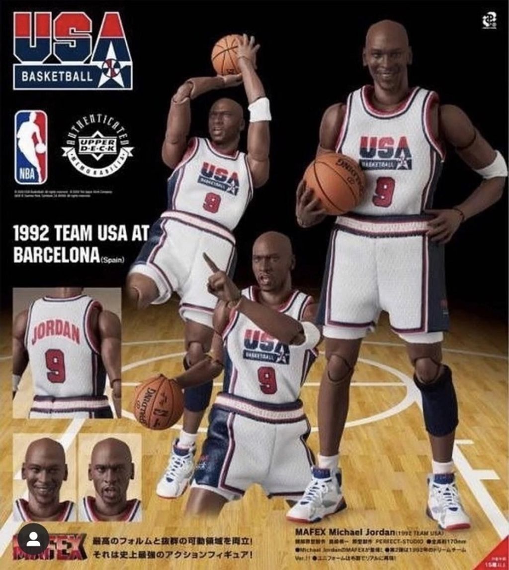 MAFEX_MichaelJordan_USA1992 00.jpg