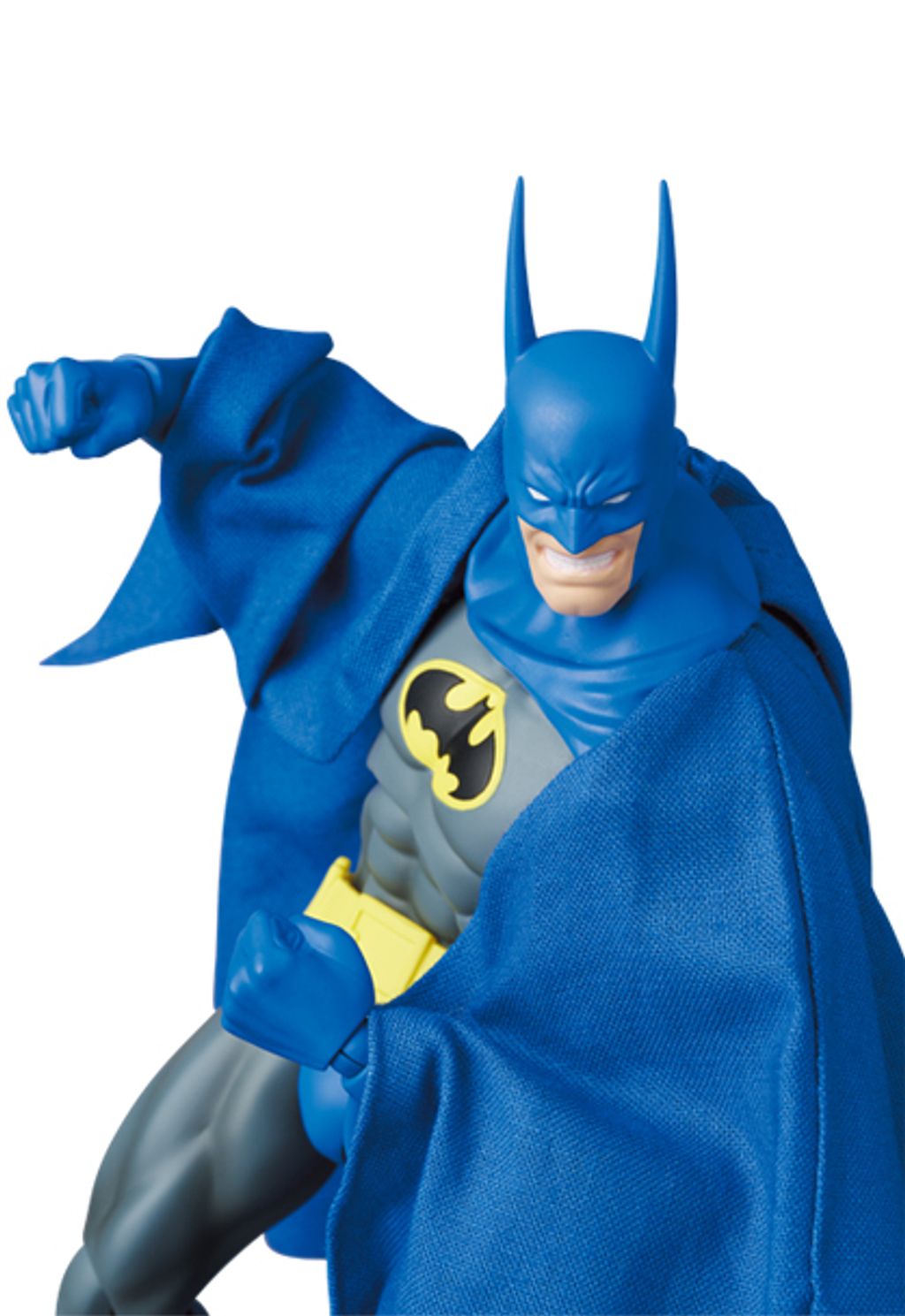 MAFEX215_KnightCrusaderBatman_KnightFall 009