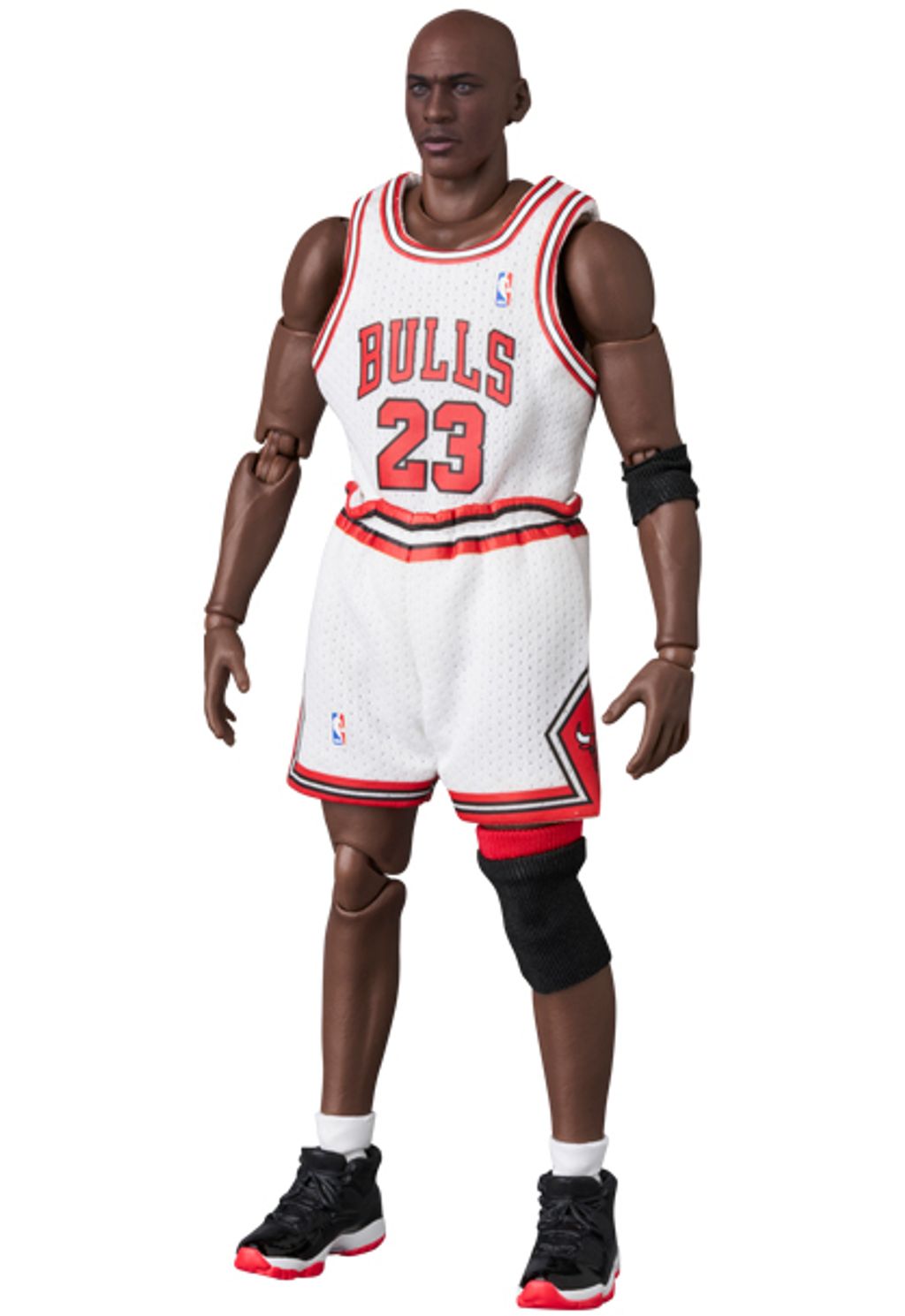 MAFEX255_MichaelJordan_ChicagoBullsHome 003