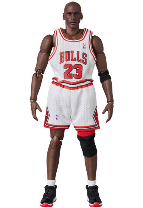 MAFEX255_MichaelJordan_ChicagoBullsHome 002
