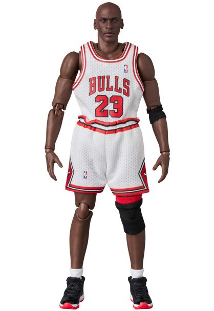 MAFEX255_MichaelJordan_ChicagoBullsHome 002