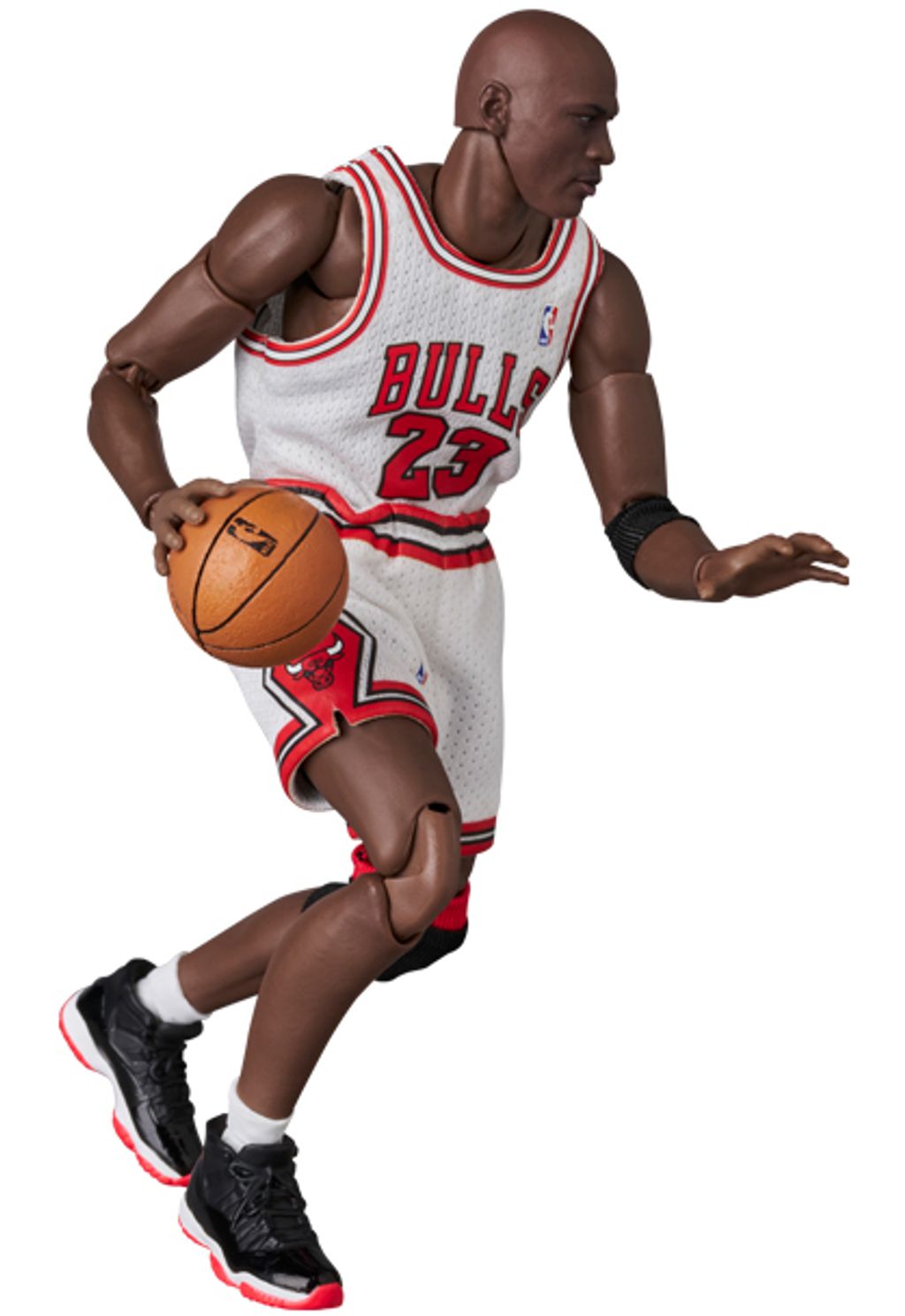 MAFEX255_MichaelJordan_ChicagoBullsHome 008