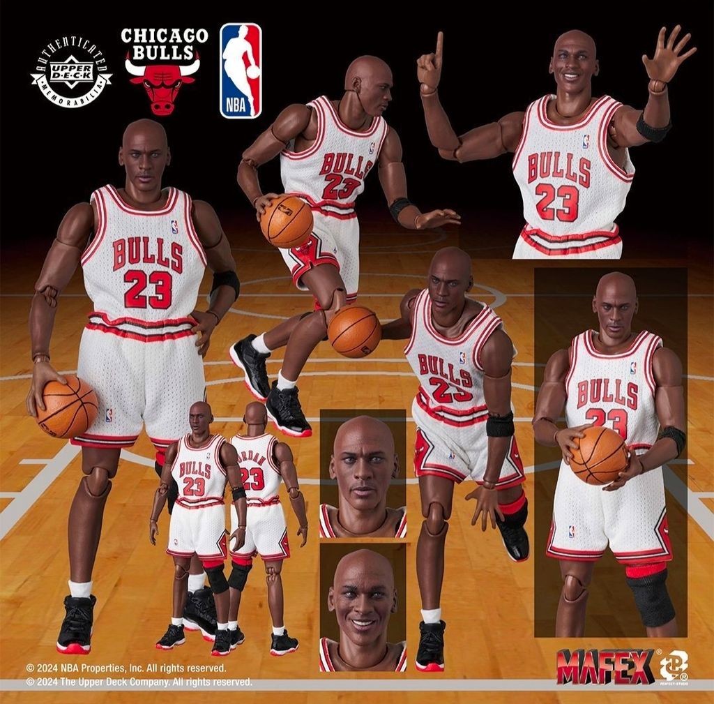 MAFEX255_MichaelJordan_ChicagoBullsHome 00