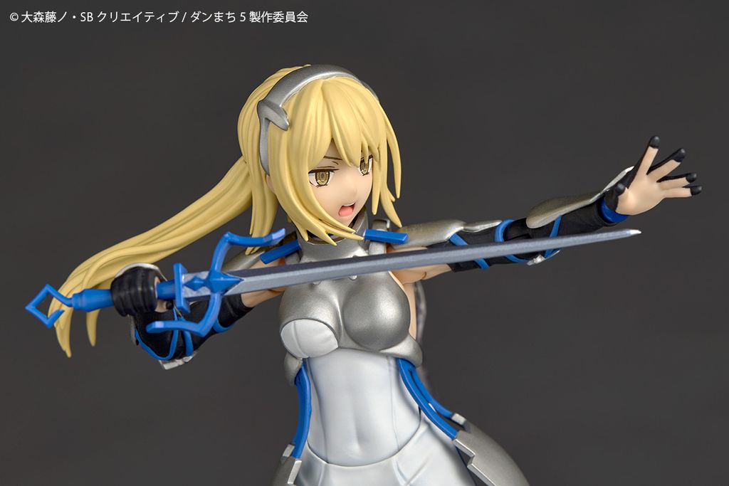REVO_AisWallenstein_DanMachi 008