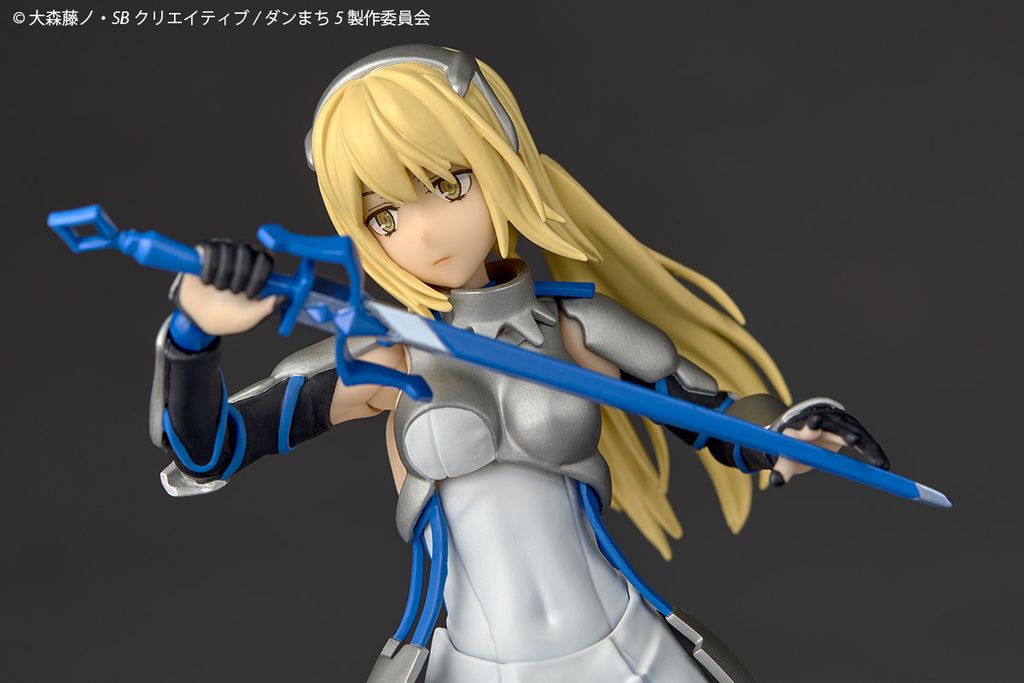 REVO_AisWallenstein_DanMachi 009