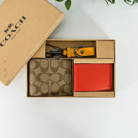 COACH Boxed 3-In-1 Wallet Gift Set Colorblock Signature Canvas in Khaki Red Miami Multi 1