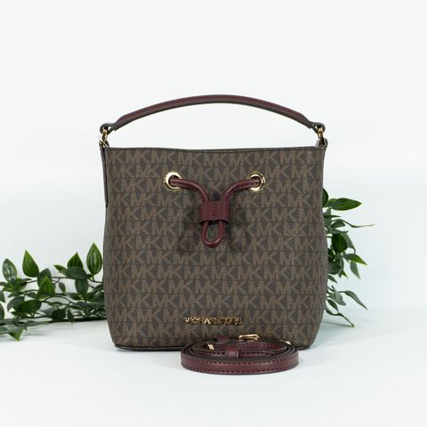 MICHAEL KORS Suri Small Bucket Crossbody in Signature Merlot 1