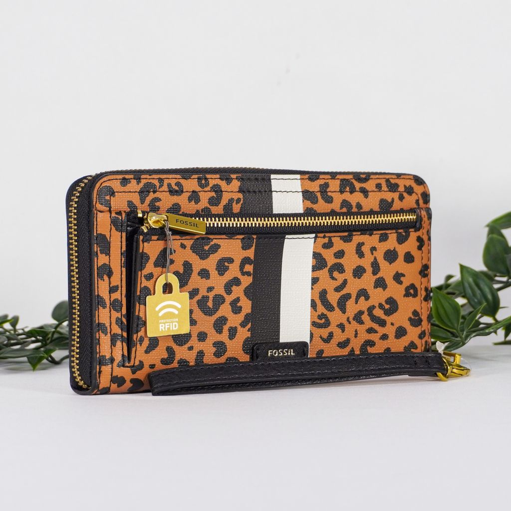 FOSSIL Logan RFID Zip Around Clutch in Cheetah 3