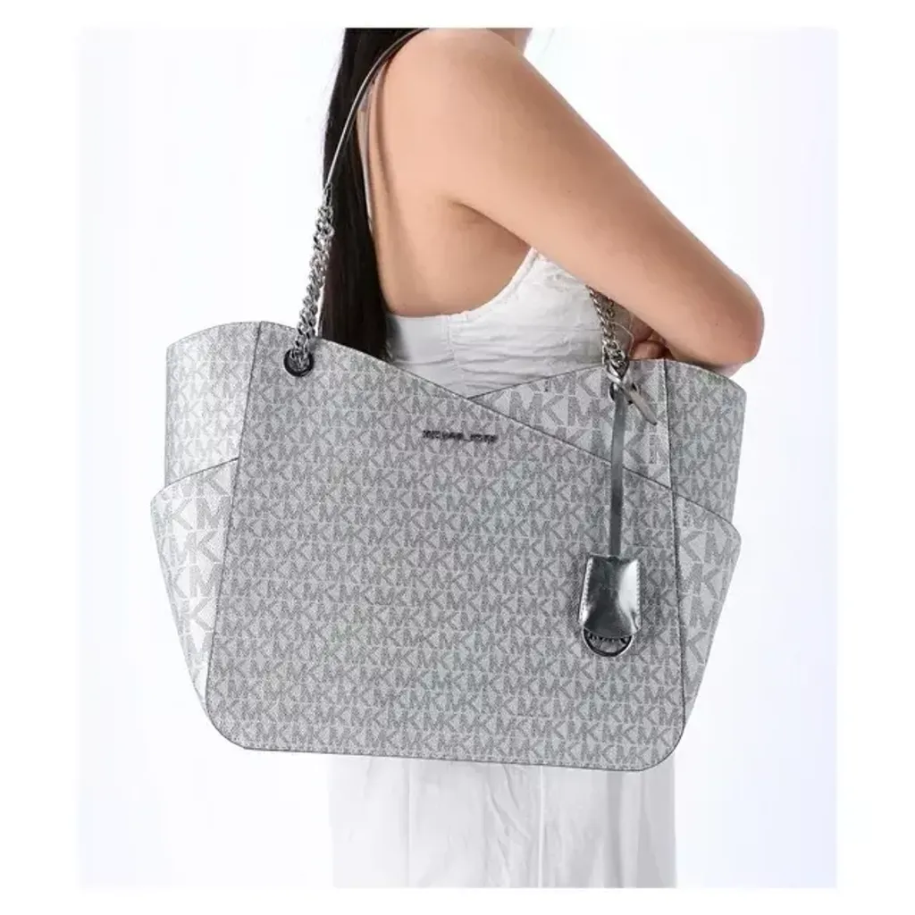 Michael-Kors-Jet-Set-Large-Metallic-Logo-Shoulder-Bag-Silver_ecb73232-a284-43f0-8419-7db517915c5c.aa8feef1209e696892f1eab92fd7f051