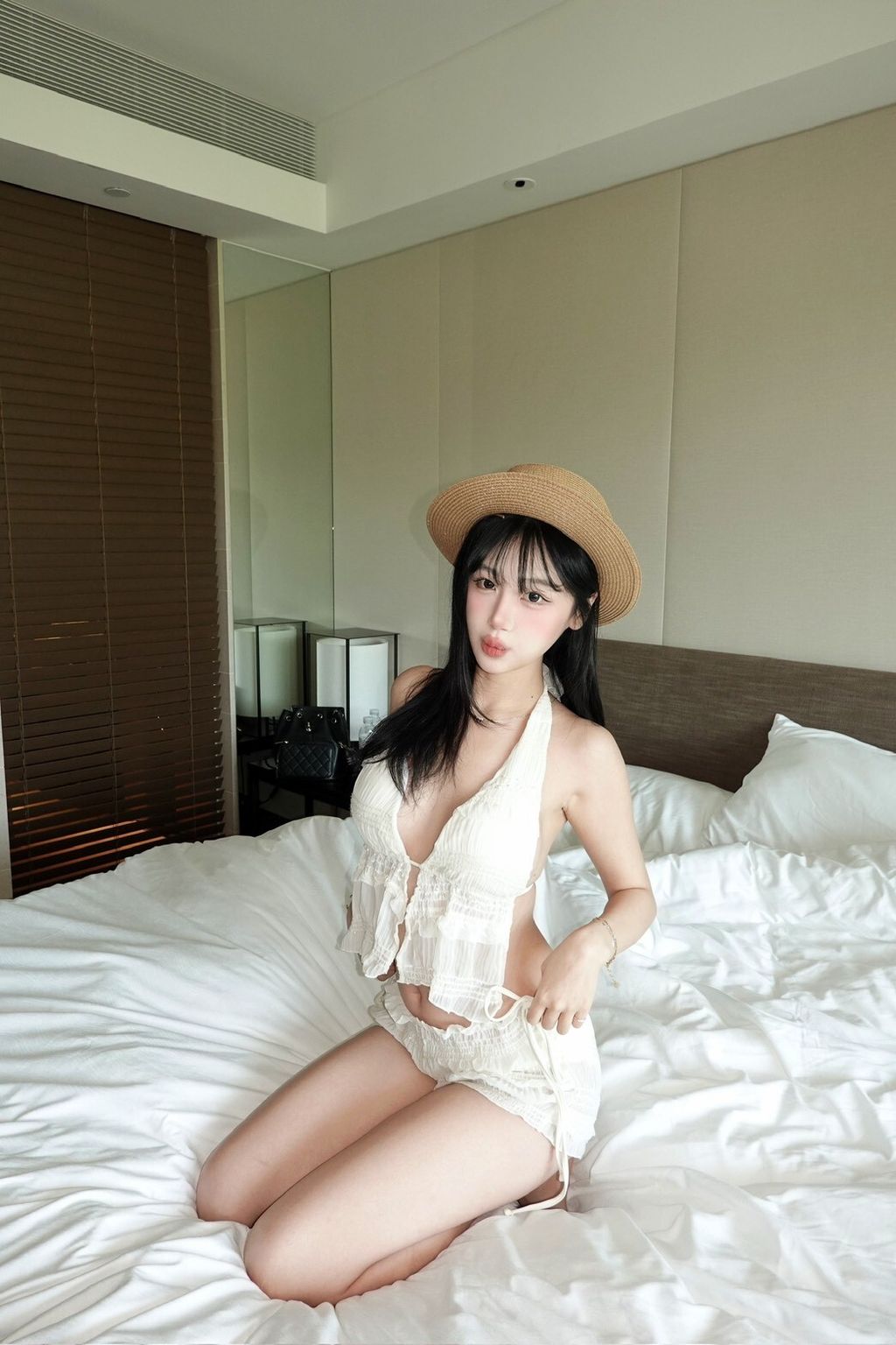 LINE_ALBUM_S11_260601_1