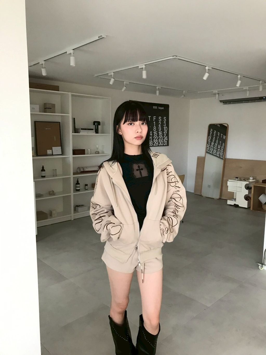 LINE_ALBUM_J01_250817_2