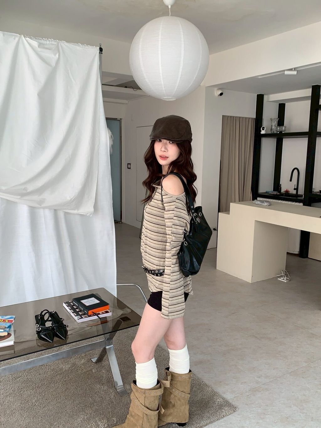 LINE_ALBUM_T06摩卡曲奇條紋一字領_251002_9