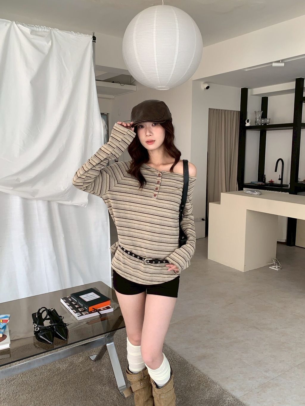 LINE_ALBUM_T06摩卡曲奇條紋一字領_251002_14