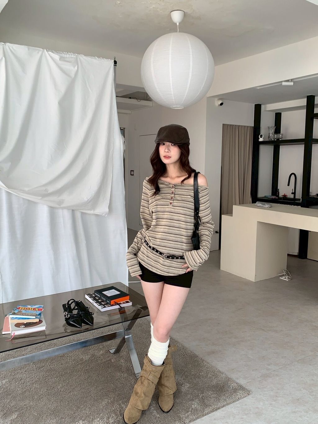 LINE_ALBUM_T06摩卡曲奇條紋一字領_251002_11