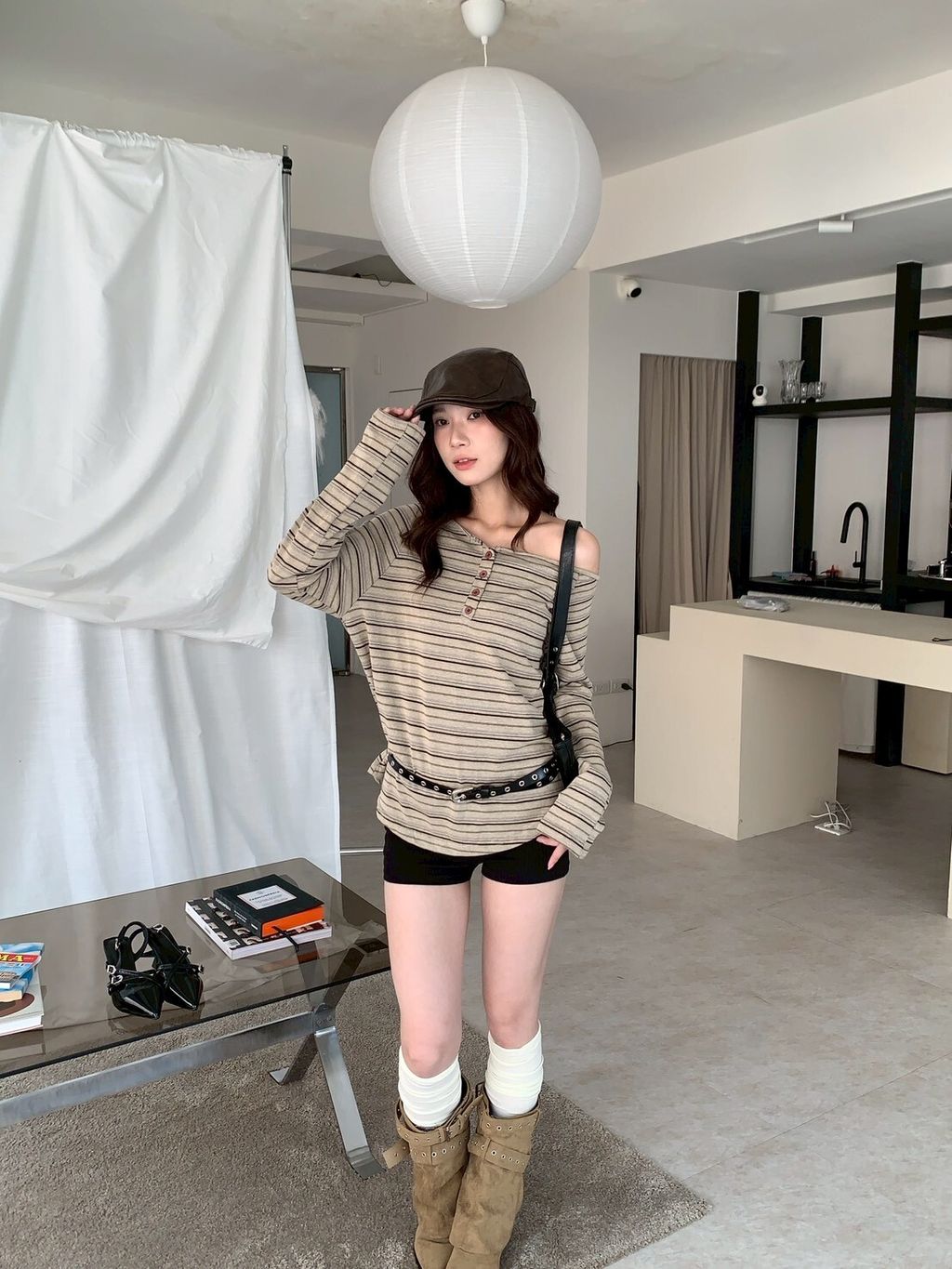 LINE_ALBUM_T06摩卡曲奇條紋一字領_251002_12