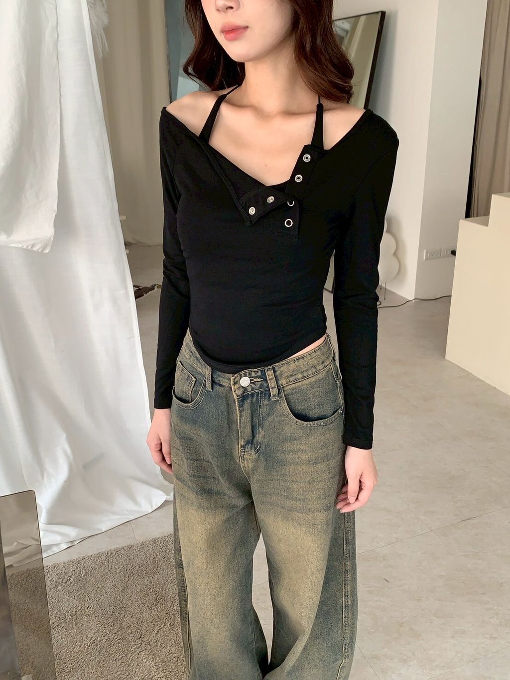 LINE_ALBUM_T07自帶胸墊斜釦繞脖背心set_251002_11