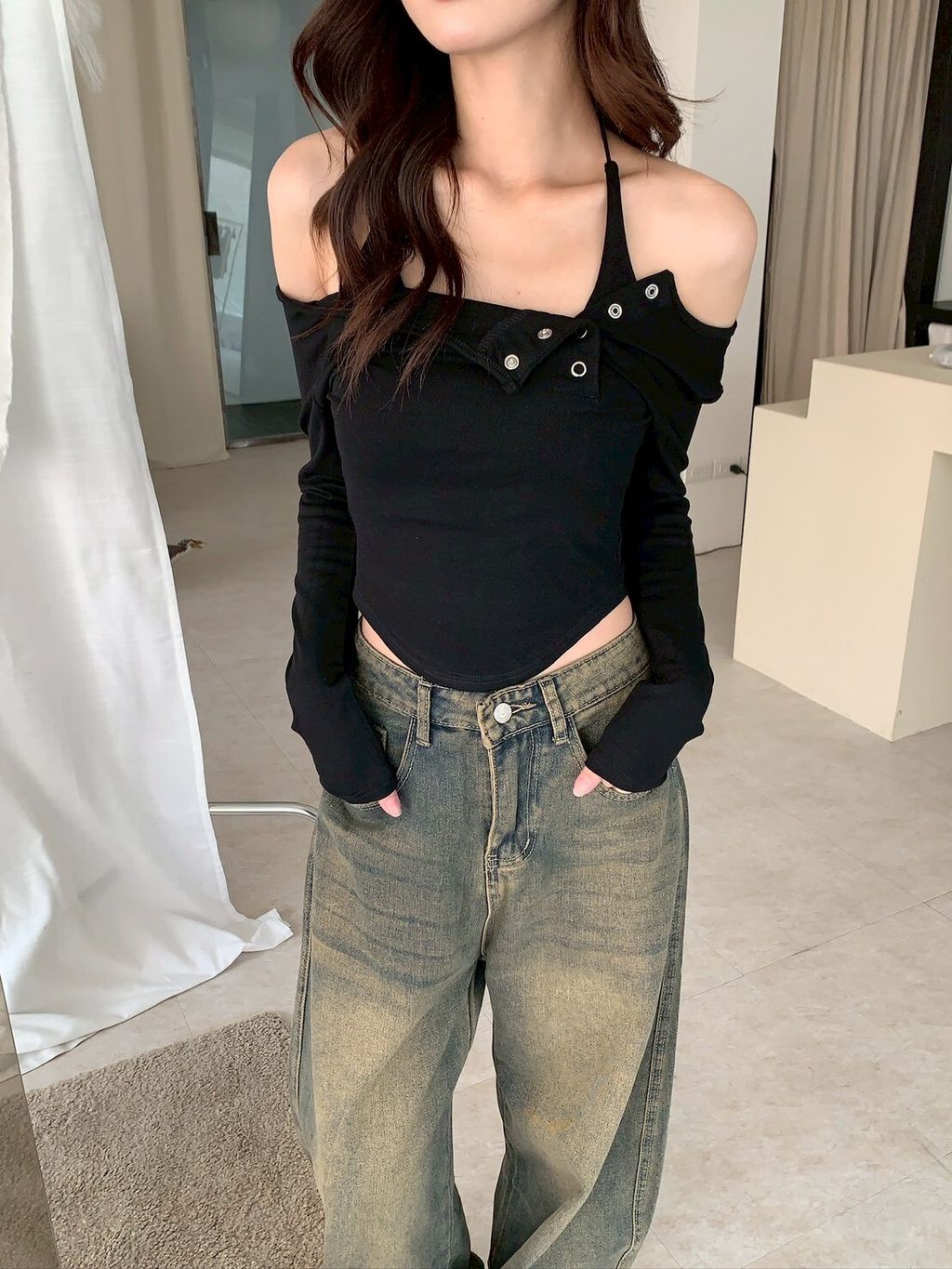 LINE_ALBUM_T07自帶胸墊斜釦繞脖背心set_251002_10